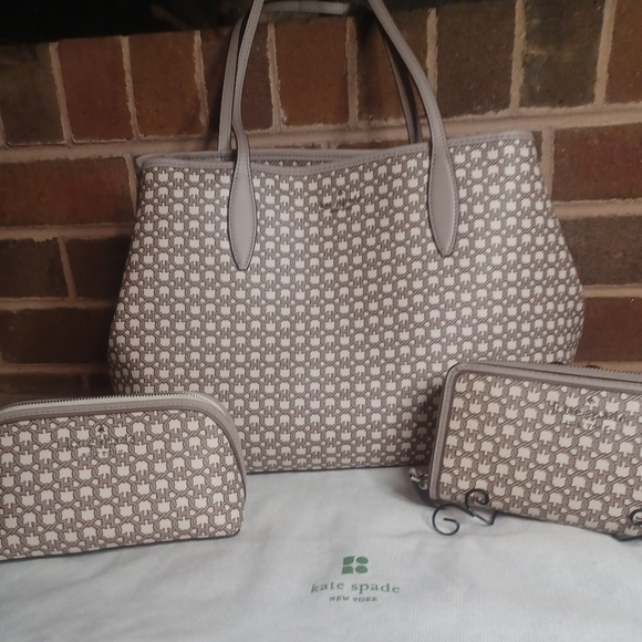 kate spade Handbags - Kate Spade Link Tote, Continental Wallet, Make Up pouch and dust bag Like New!!!